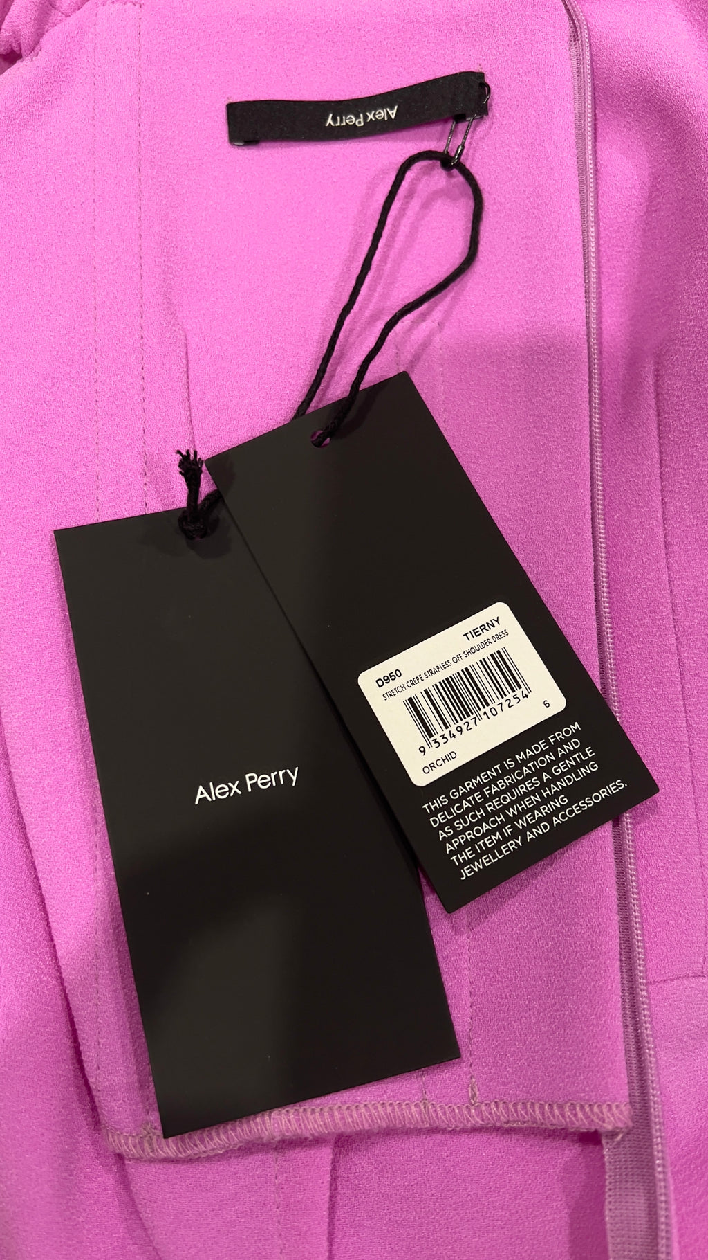Alex Perry / Tierny Off-shoulder Midi Dress in Stretch Crepe / Size 6