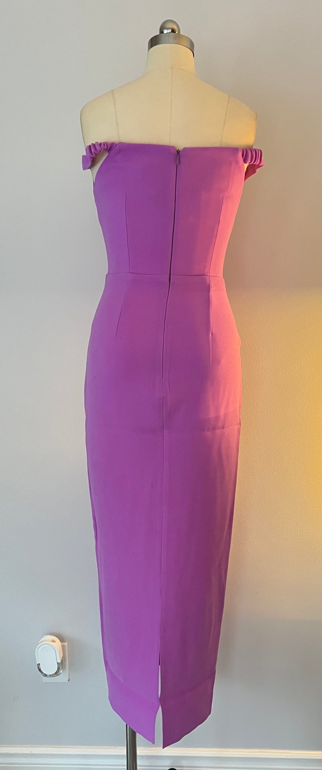 Alex Perry / Tierny Off-shoulder Midi Dress in Stretch Crepe / Size 6